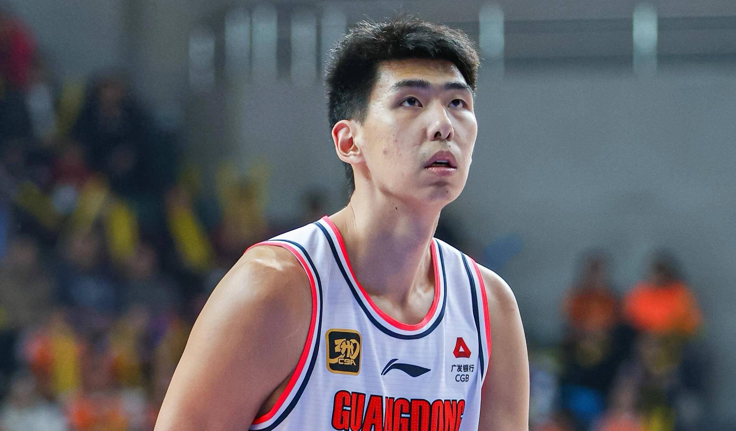 今晨广东宏远调整名单以备国王杯，篮板制胜环节打磨，更衣室稳定，赛程密集仍需轮换(2014广东高宏远cba9月20日在福建打比赛)